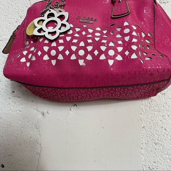 GUESS bright  Fuchia pink satchel bag with white cutout flower design - Picture 7 of 16